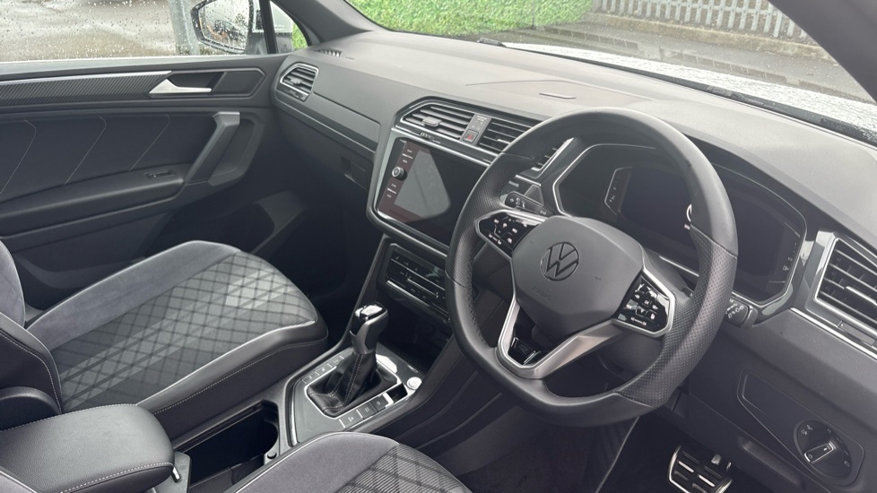 Volkswagen Tiguan R-line CK23YXT White #6