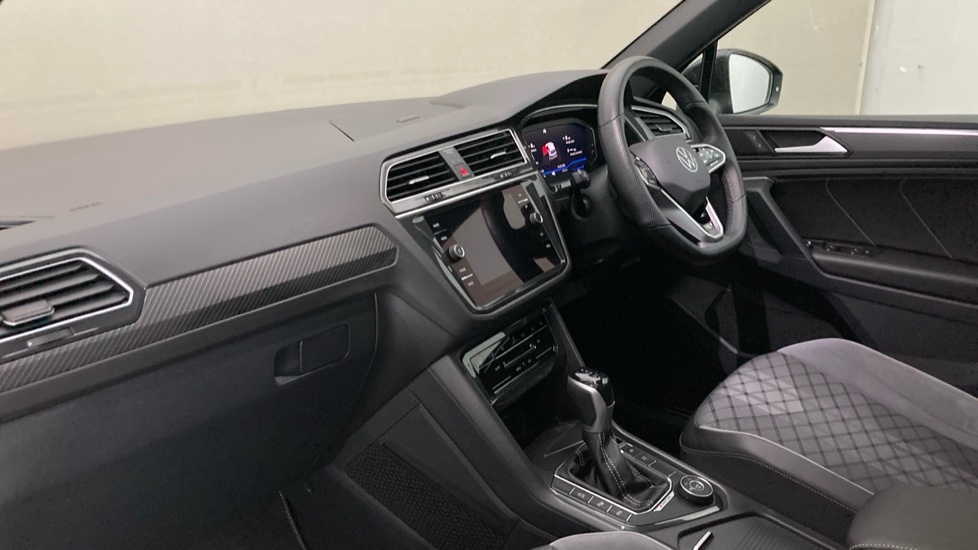 Volkswagen Tiguan R-line YF23OYR Black #2