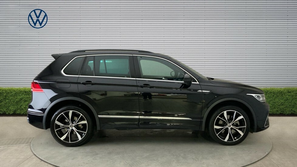 Volkswagen Tiguan R-line YF23OYR Black #4