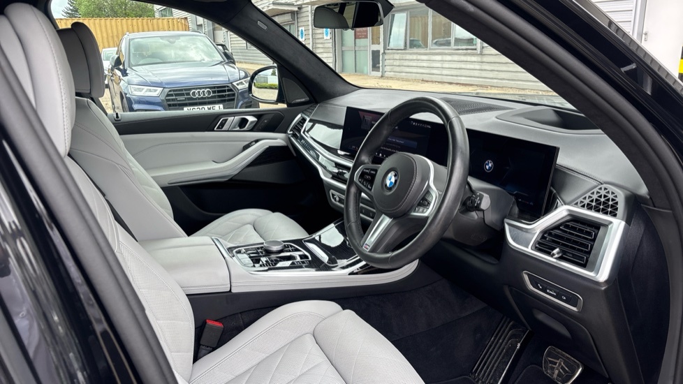 BMW X7 M Sport Black #6