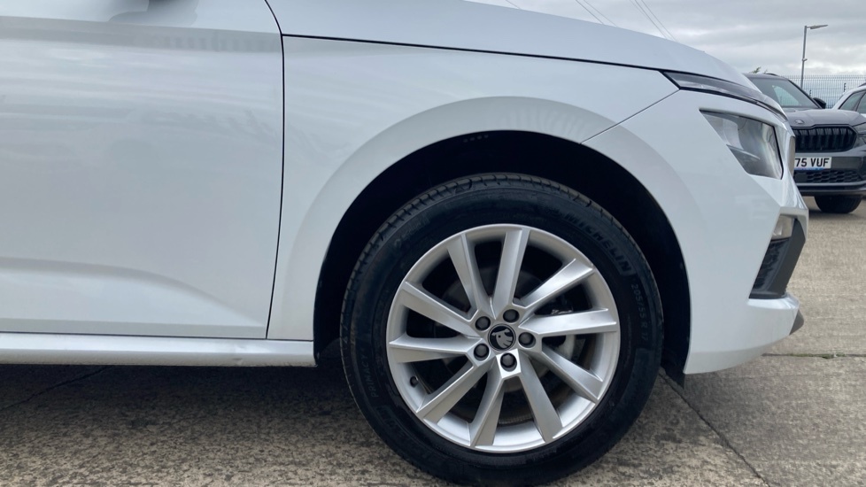 Skoda Kamiq Se Edition GL25ZYC White #5