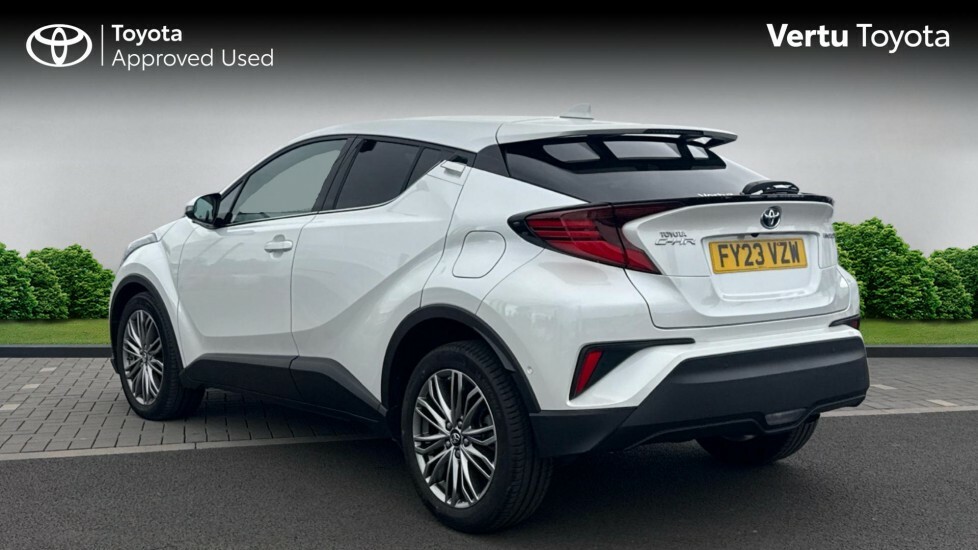 Toyota C-Hr Excel White #4