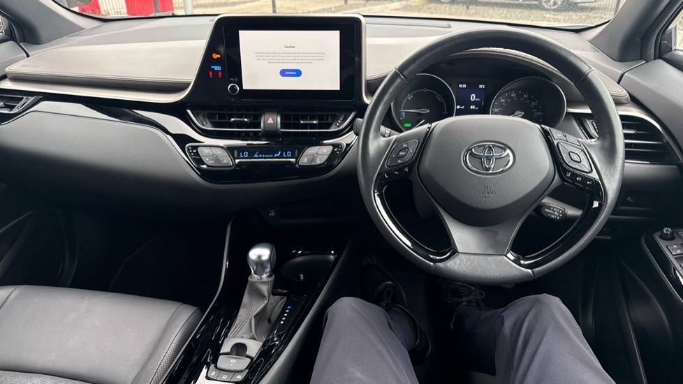 Toyota C-Hr Excel White #6