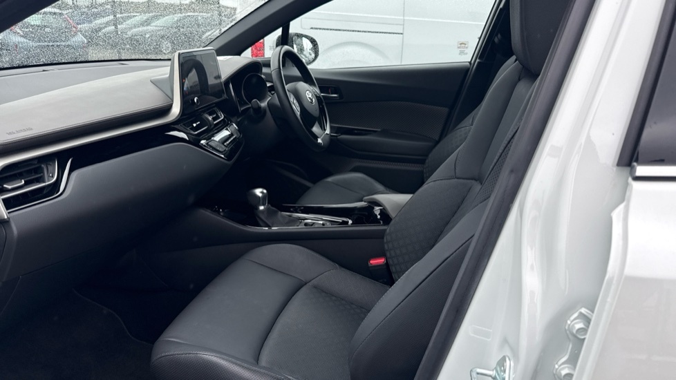 Toyota C-Hr Excel White #5