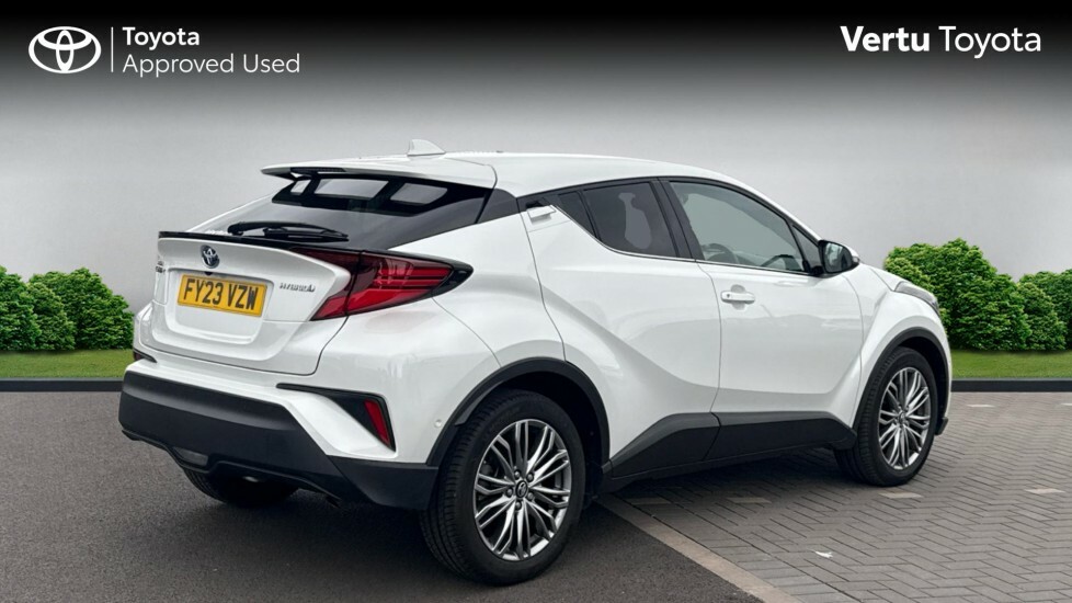 Toyota C-Hr Excel White #2