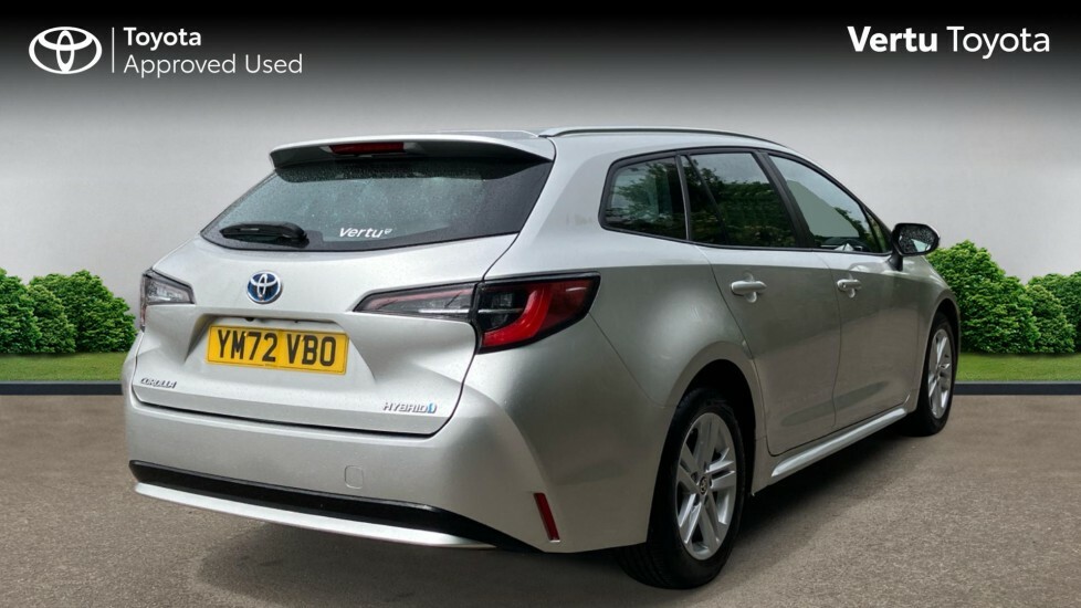 Toyota Corolla Icon White #2
