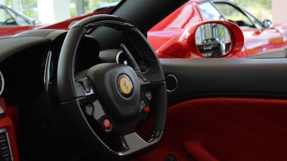 Ferrari California T Hele Red #32