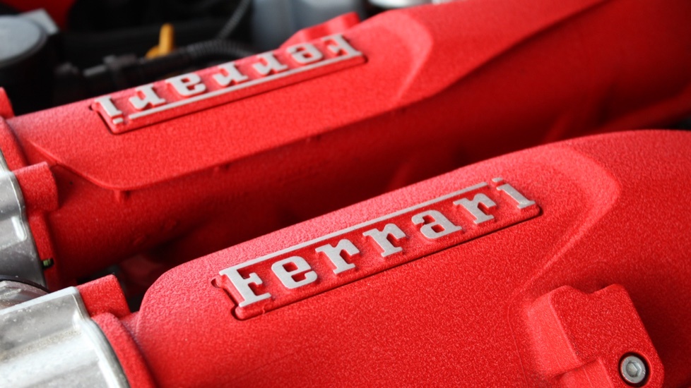 Ferrari California T Hele Red #33