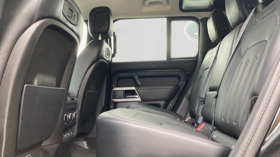 Land Rover Defender 110 Se FV70MUU Black #4