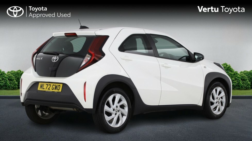 Toyota Aygo X Pure White #2