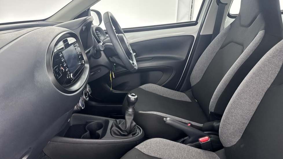 Toyota Aygo X Pure White #5