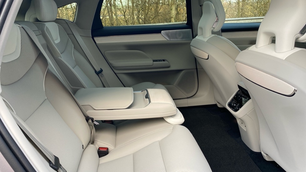 Volvo ES90 Ultra Silver #6