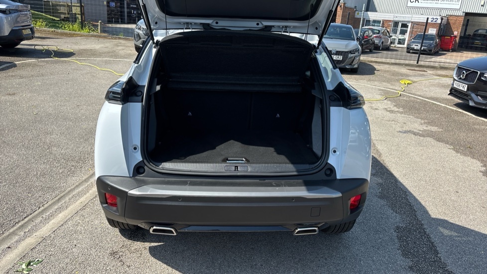 Peugeot 2008 Gt White #4