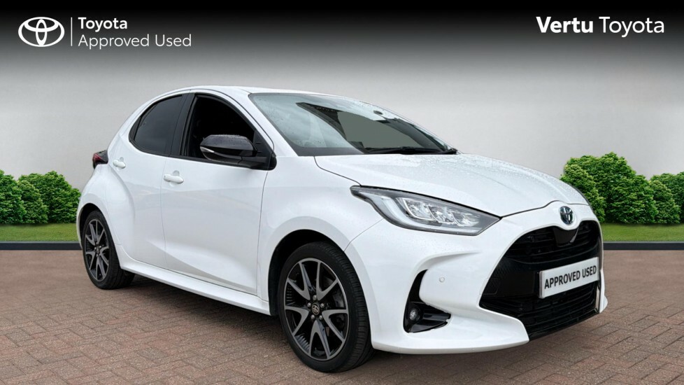 Toyota Yaris Dynamic White