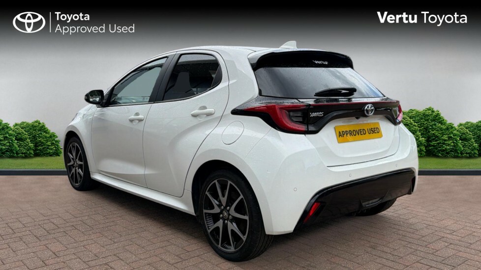 Toyota Yaris Dynamic YR22HSV White #4