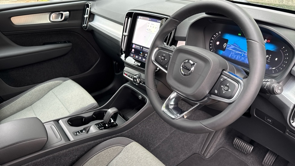Volvo XC40 Core Black #4