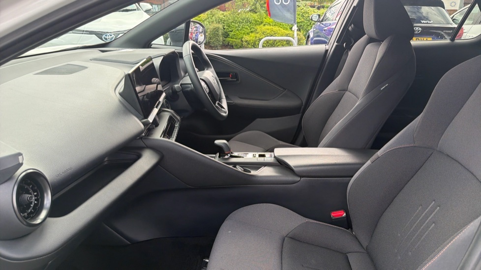 Toyota C-Hr Design FP74ZCT White #5