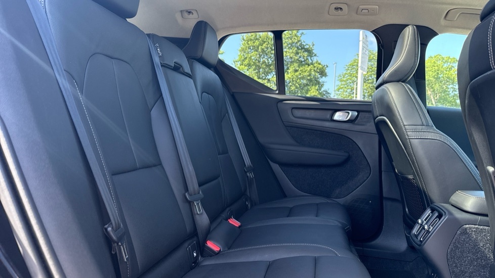 Volvo XC40 Ultra Black #6