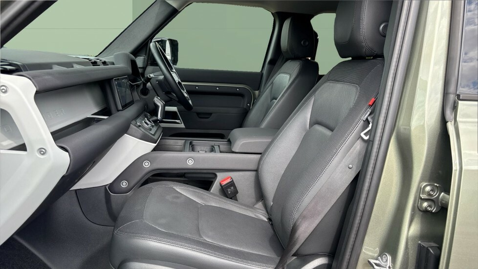 Land Rover Defender 110 X-dynamic Se ME72DMO Green #3