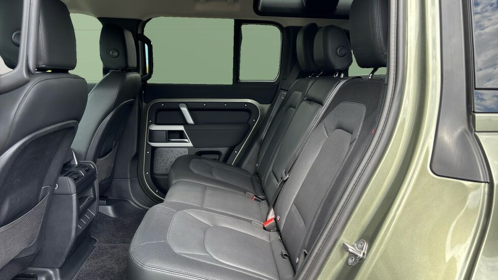 Land Rover Defender 110 X-dynamic Se ME72DMO Green #4