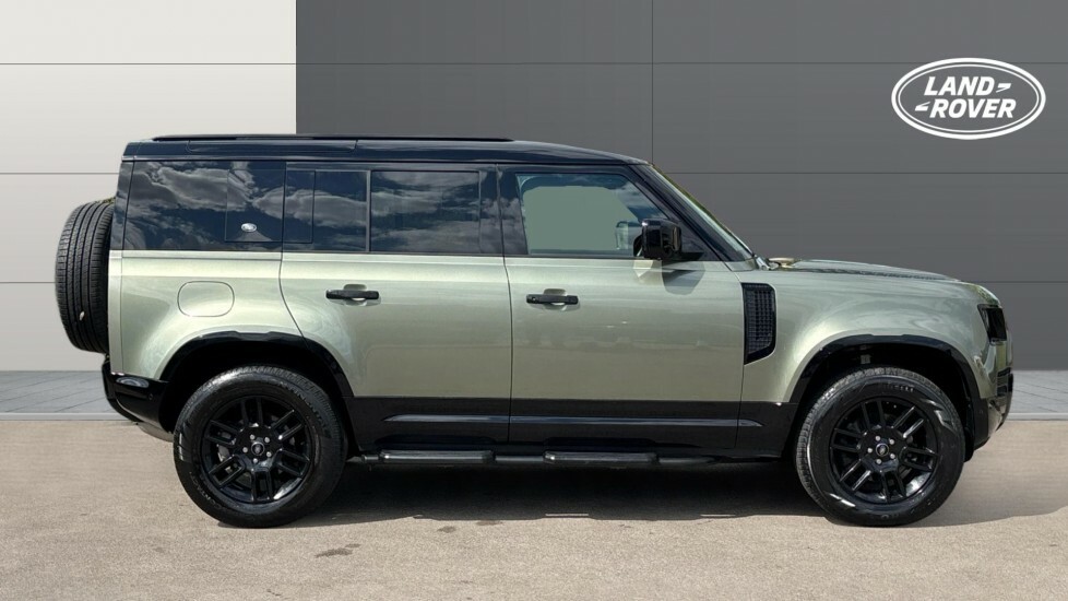 Land Rover Defender 110 X-dynamic Se ME72DMO Green #5