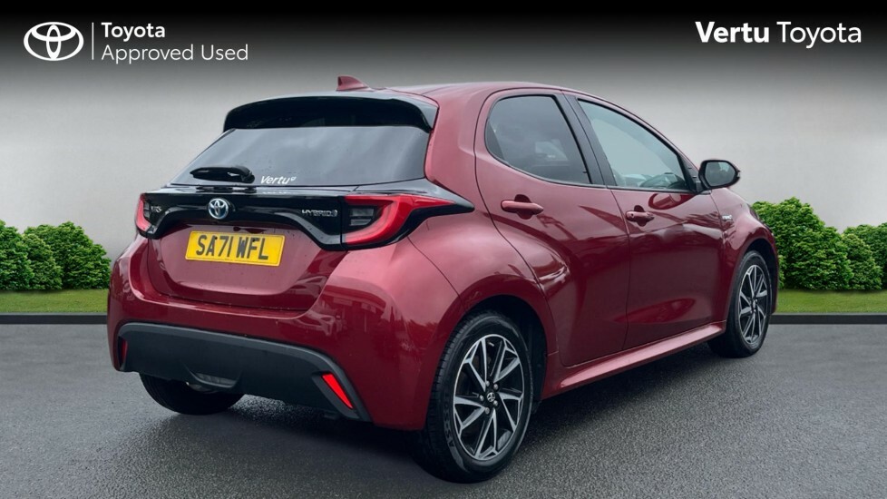 Toyota Yaris Design SA71WFL Red #2