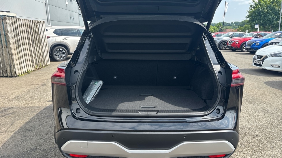 Nissan Qashqai Tekna Black #4