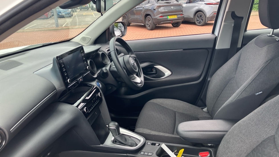 Toyota Yaris Cross Icon White #5