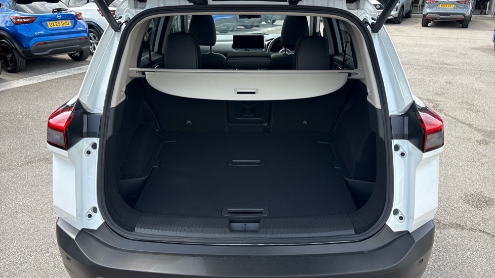Nissan X-Trail Tekna White #4