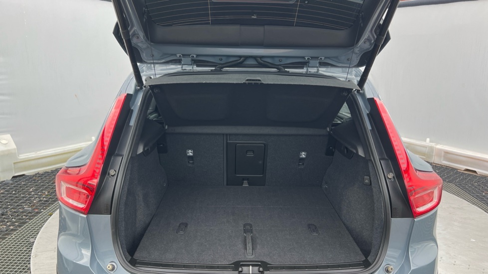 Volvo XC40 Plus Grey #4