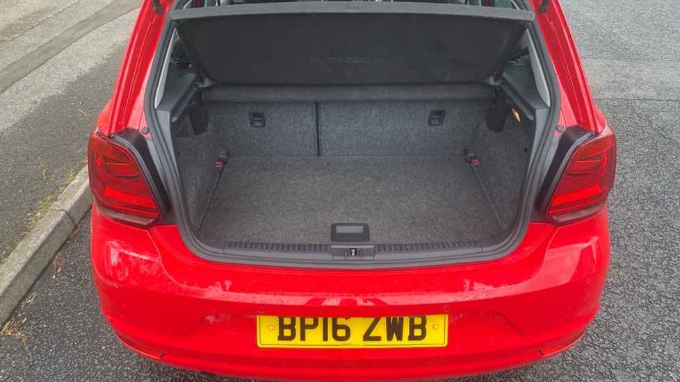 Volkswagen Polo Match Red #4