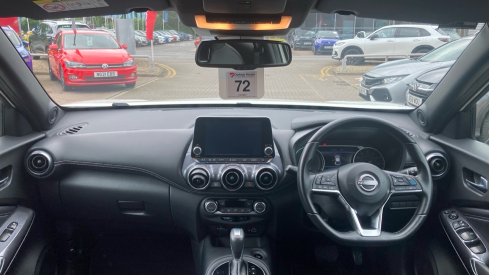 Nissan Juke Tekna White #4
