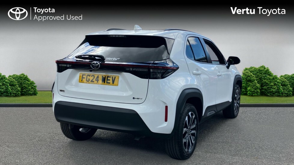 Toyota Yaris Cross Design FG24WEV White #2
