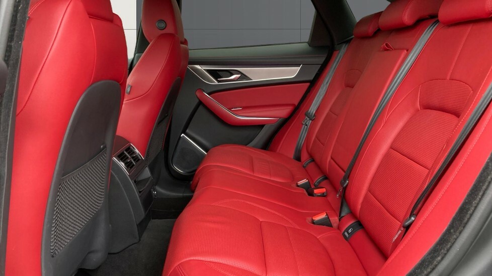 Jaguar F-Pace R-dynamic Se Black #4