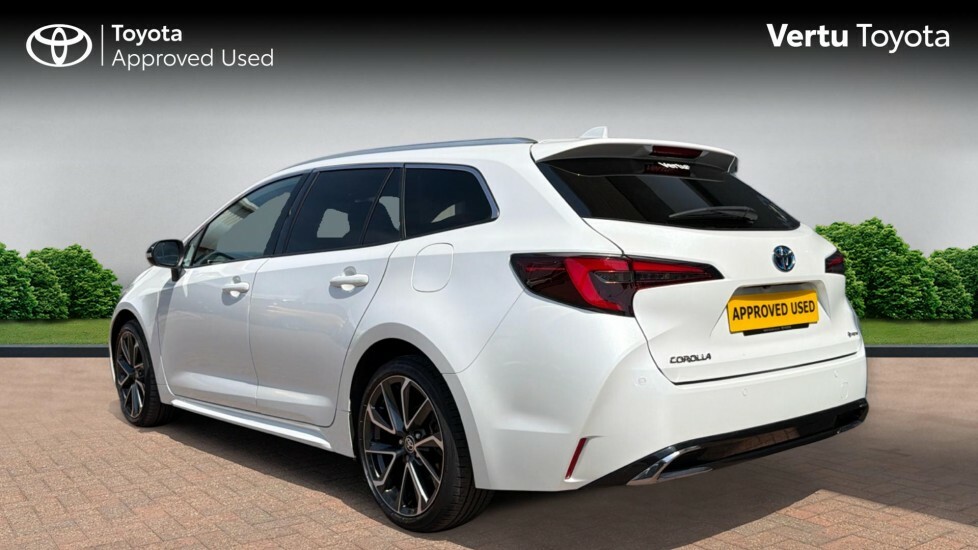 Toyota Corolla Excel White #4