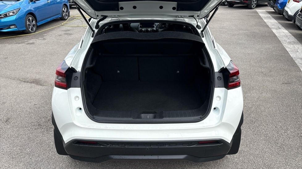 Nissan Juke Tekna White #4