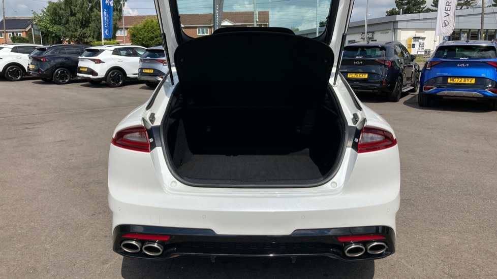 Kia Stinger Gt-line White #4