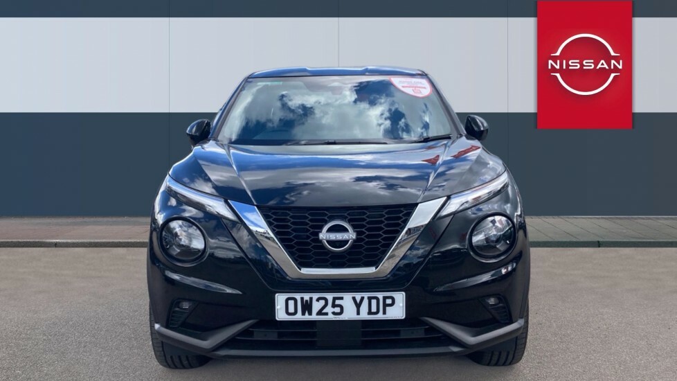 Nissan Juke Tekna Black #3