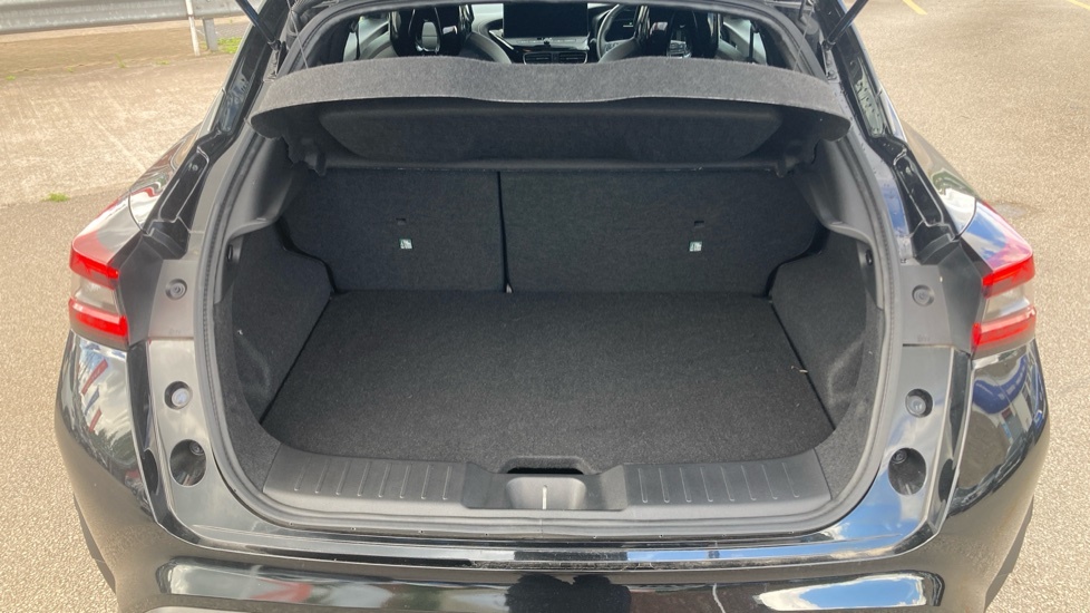 Nissan Juke Tekna Black #4
