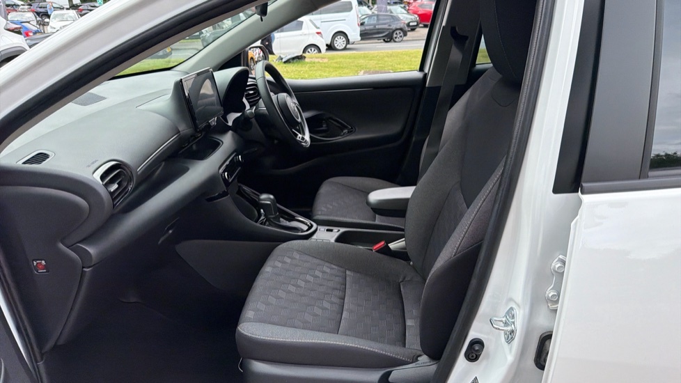 Toyota Yaris Design White #5