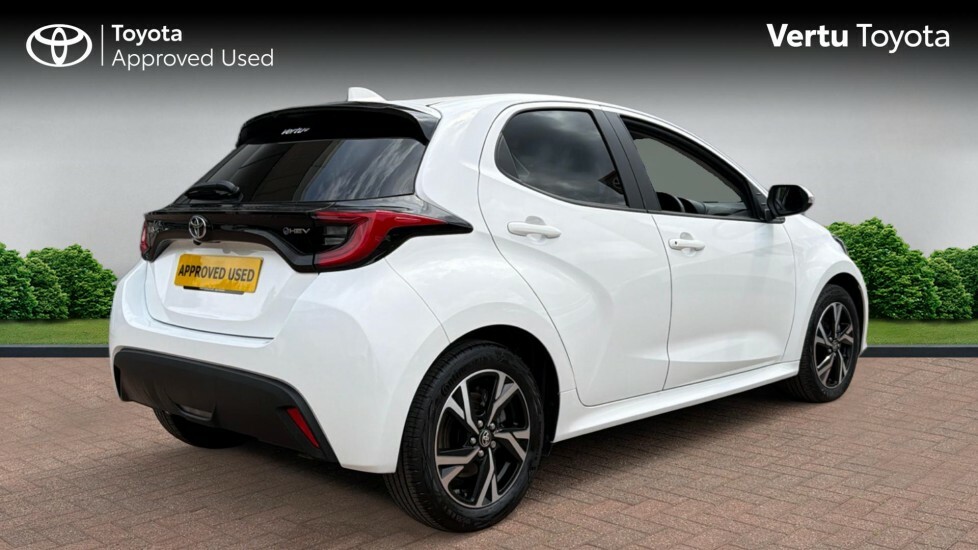 Toyota Yaris Design White #2