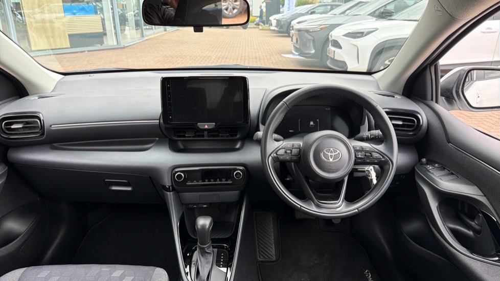 Toyota Yaris Design White #6