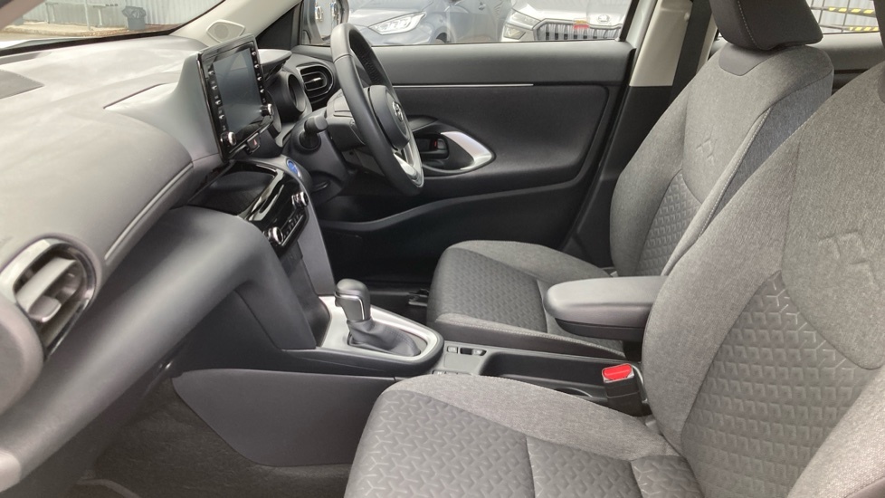 Toyota Yaris Cross Icon YS73FKA White #5