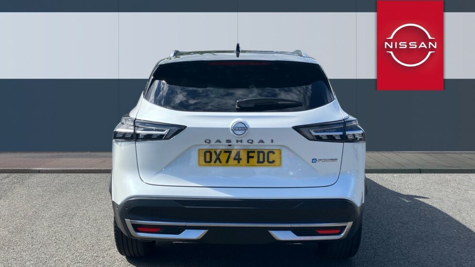 Nissan Qashqai Tekna White #6