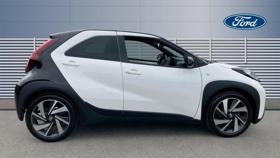 Toyota Aygo X Edge White #5
