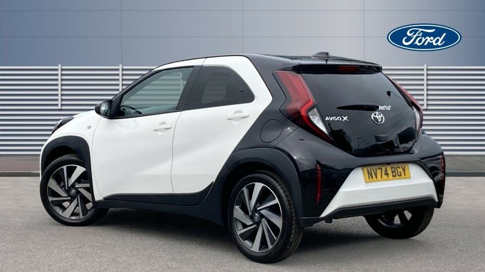 Toyota Aygo X Edge White #2