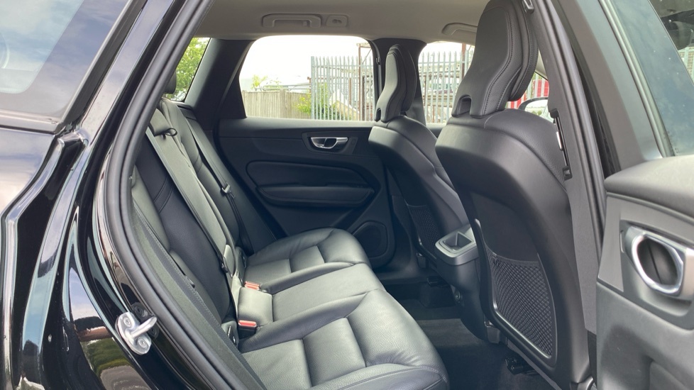 Volvo XC60 Core Black #6