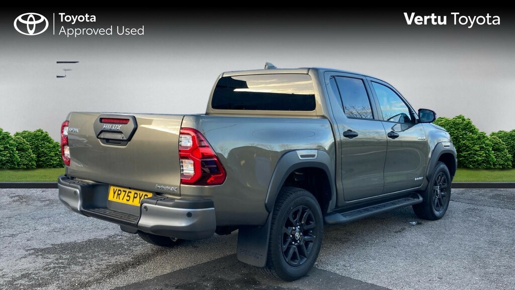 Toyota HILUX Invincible X Brown #2