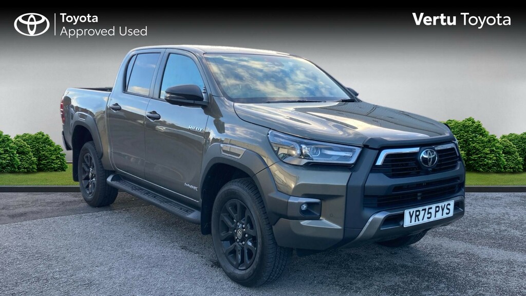 Toyota HILUX Invincible X Brown