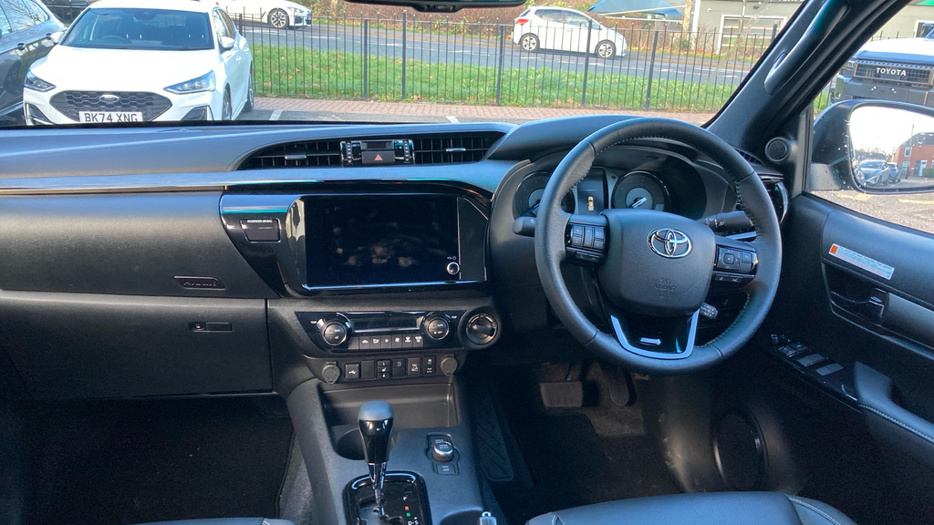 Toyota HILUX Invincible X Brown #5